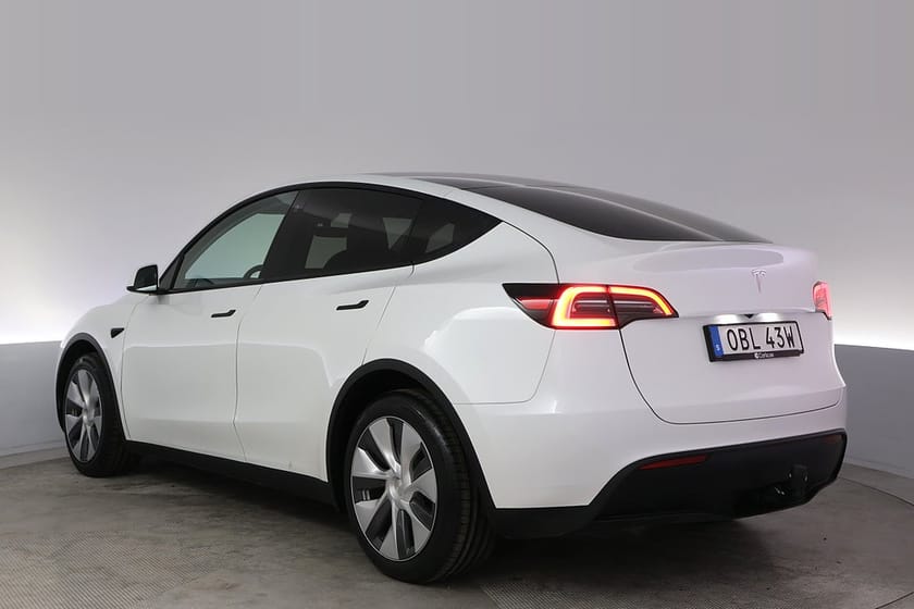 Bild 4 av Tesla Model Y Standard Range RWD Autopilot Pano Drag V-Hjul