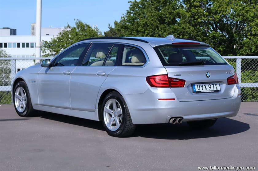 Bild 3 av BMW 525d xDrive Touring 525 Automat Rattvärme Drag Nyservad
