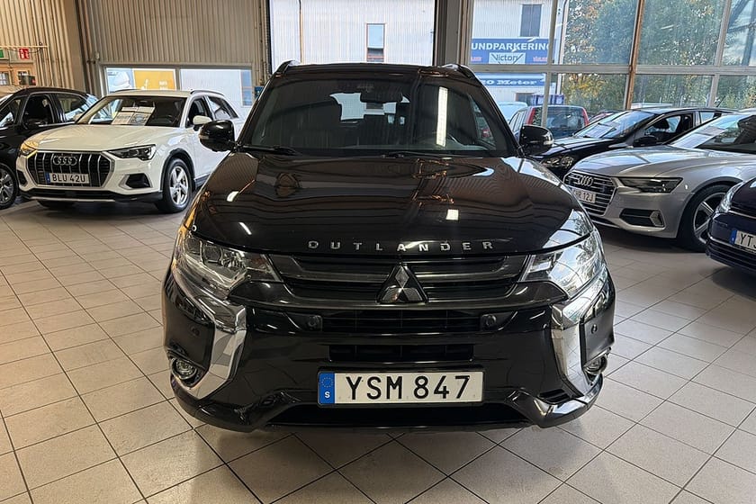 Bild 2 av Mitsubishi Outlander PHEV CVT Edition 100 Sollucka drag/SUPERDEAL 3,95%