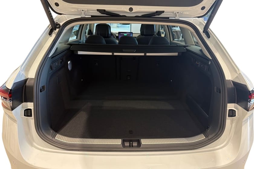 Bild 5 av Škoda Superb iV Kombi SELECTION 1,5TSI Pano,Drag 204HK