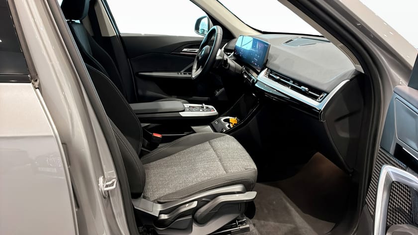 Bild 3 av BMW X1 xDrive25e xDrive 25e Tonade rutor, Rattvärme