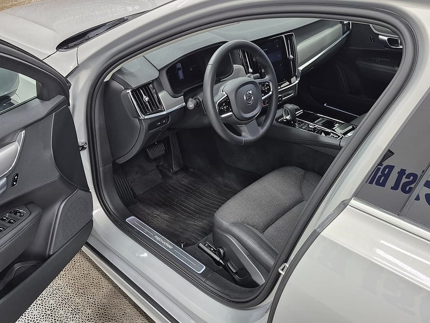 Bild 2 av Volvo V90 T6 Recharge Core Bright plug in AWD 350HK 4x4