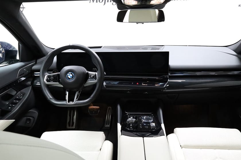 Bild 3 av BMW 550e xDrive Sedan 550 Comfort | Innovation | M Sport Pro