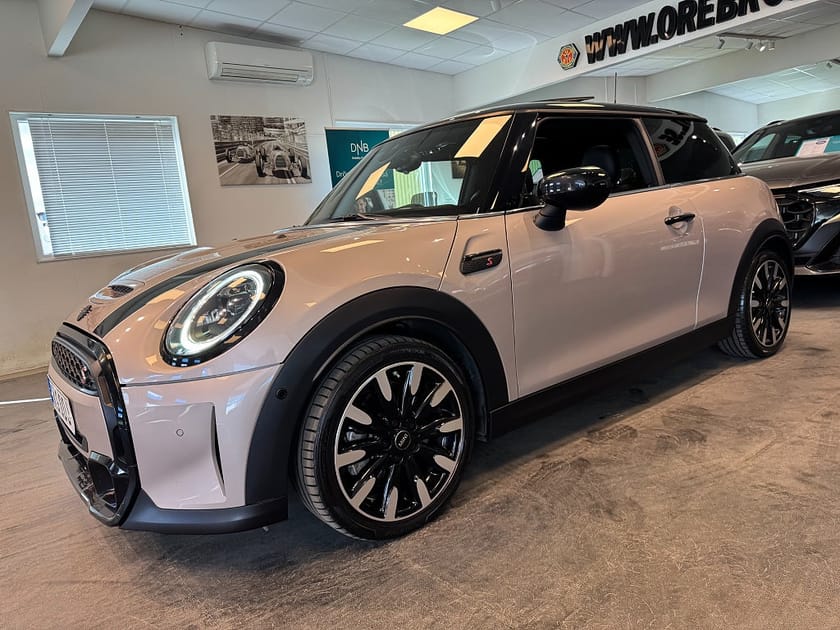 Bild 2 av MINI Cooper S 3-dörrars Aut H/K HUD Pano B-kamera Gps Komfortpaket