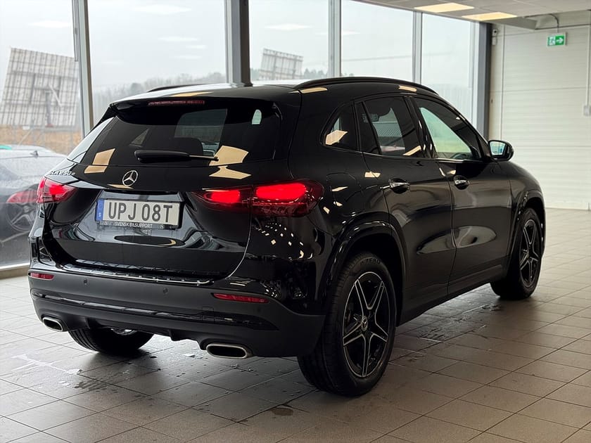 Bild 2 av Mercedes-Benz GLA 250 e AMG Premium Panorama Burmaster