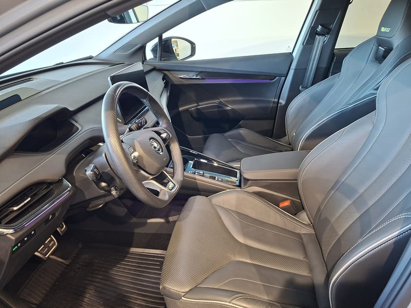 Bild 5 av Škoda Enyaq RS 340HK 77 kWh Drag Pano LED-Matrix  21tum