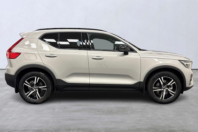 Bild 3 av Volvo XC40 B3 FWD Bensin Plus Dark