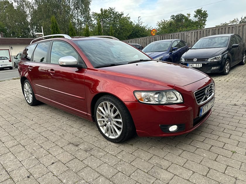 Bild 2 av Volvo V50 D2 Momentum Euro 5/dragkrok/skinn/Ett års garanti