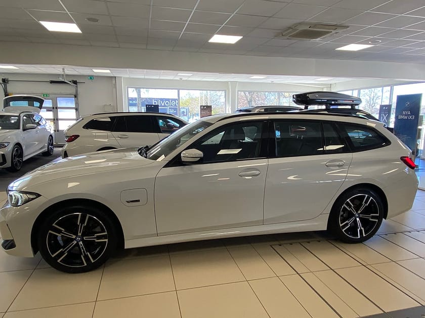 Bild 2 av BMW 330e xDrive Touring M-Sport Rattvärme