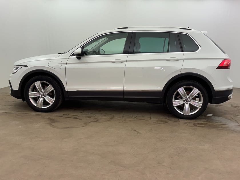 Bild 3 av Volkswagen Tiguan eHybrid 1.4 TSI 245hk Elegance Cockpit Bkamera Drag