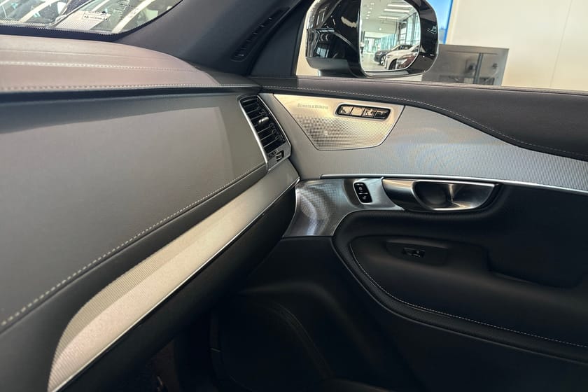 Bild 4 av Volvo XC90 7-seater T8 Ultra Dark Edition Drag Luftfj HUD Pano B/W