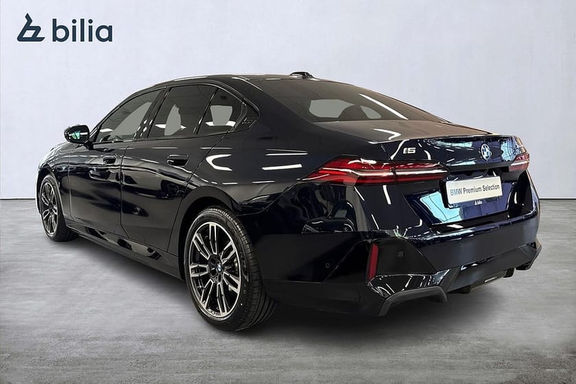Bild 2 av BMW i5 xDrive40 Sedan xDrive 40 M-sport | H&K | Drag | Aktiv farth.