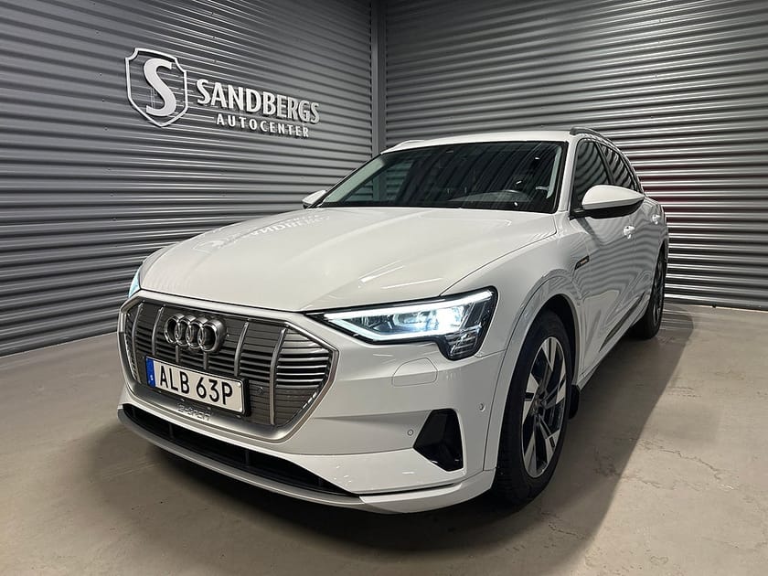 Bild 1 av Audi e-tron 55 quattro 360-kam Adaptiv farth Navi Skinn Drag