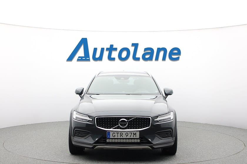 Bild 3 av Volvo V60 Cross Country D4 AWD B&W, 360°,  Skinn, 20", Drag, HUD, BLIS 190hk