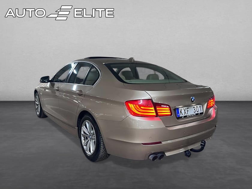 Bild 3 av BMW 528i Sedan 528 i|SEDAN|STEPTRONIC|DRAG|P-SENS|TAKLUCKA|SKINN|PÅKOSTAD