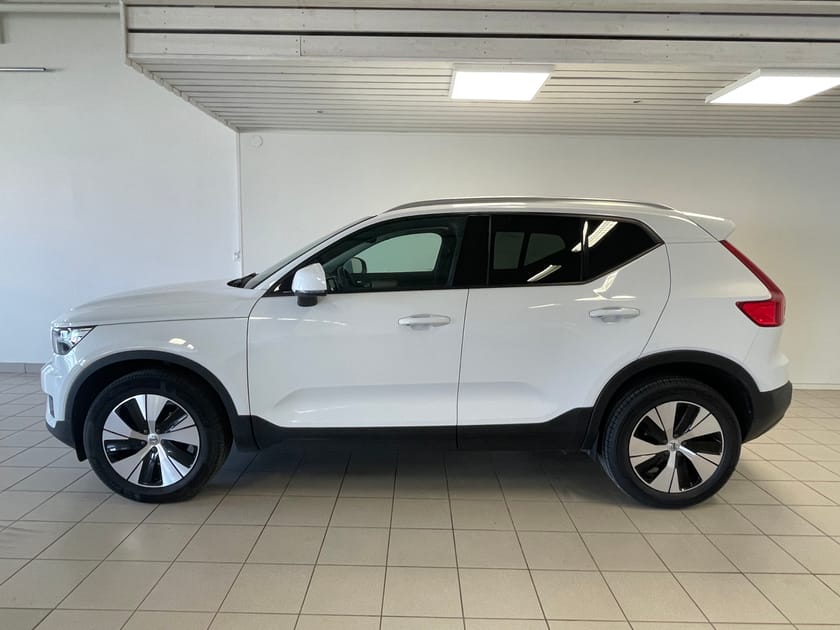 Bild 2 av Volvo XC40 T3 FWD aut Momentum Advanced Nav Backkamera