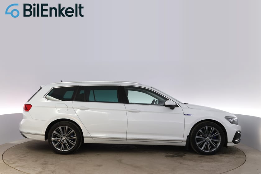 Bild 2 av Volkswagen Passat Sportscombi GTE SC 1.4 TSI DSG Kamera Drag Värmare