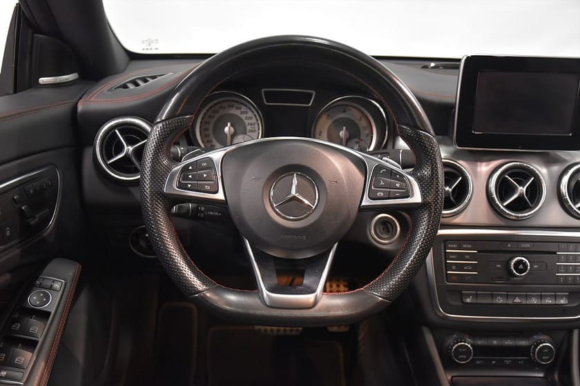 Bild 2 av Mercedes-Benz CLA 220 CDI Shooting Brake AMG Line Panorama H/K Skinn Navi Ny-Serv