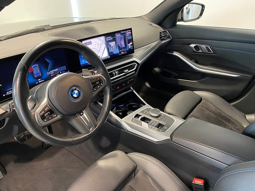 Bild 4 av BMW 330e xDrive Touring 4,95% ränta M-Sport Drag Rattvärme