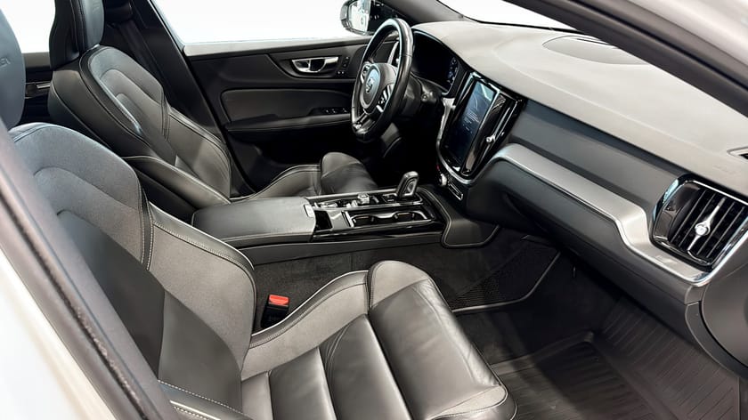 Bild 3 av Volvo V60 T6 TWIN ENGINE R-DESIGN | DRAG