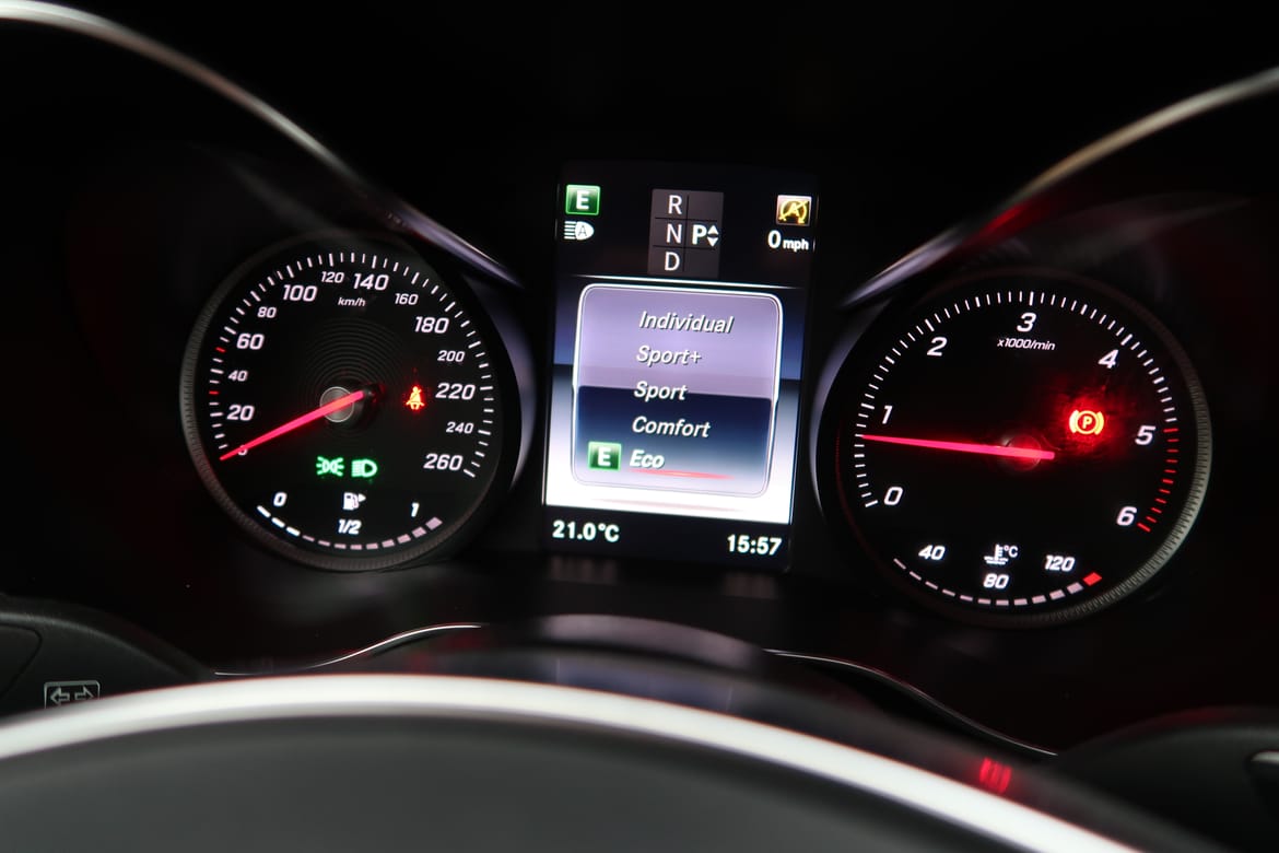 Mercedes-Benz GLC 2019 - miniatyr 17