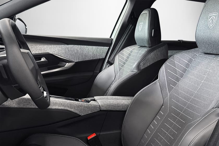 Bild 4 av Peugeot 5008 Hybrid 145 GT EDITION 145hk 7-sitts OMGÅENDE LEVERANS