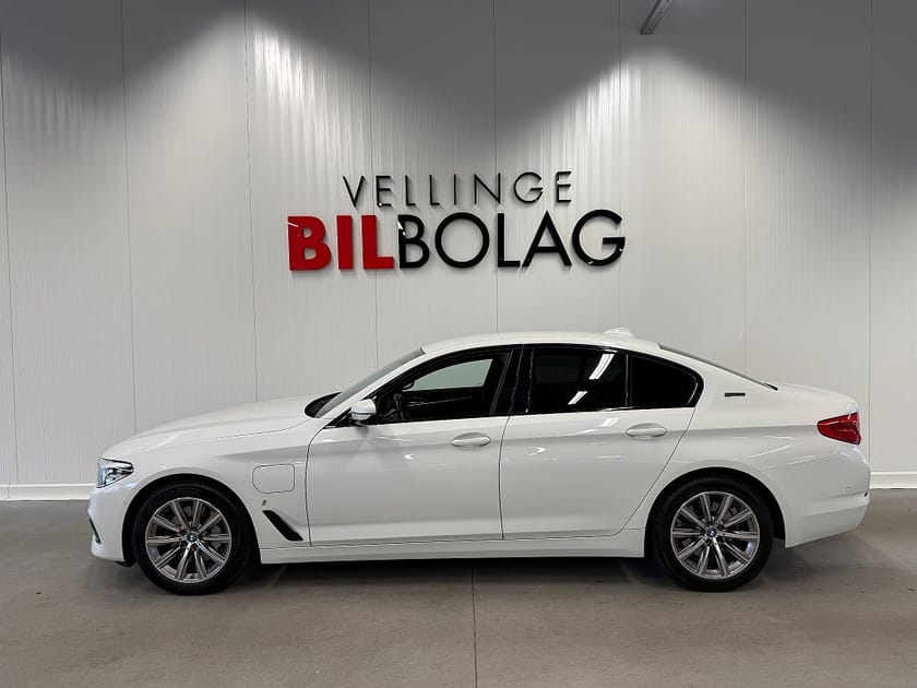 Bild 1 av BMW 530e iPerformance Sedan Sport line 360 kamera Navi