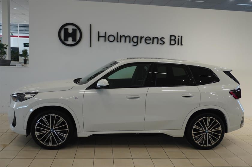 Bild 3 av BMW iX1 xDrive30 xDrive 30 M-Sport Pano HUD hk