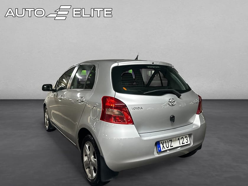 Bild 3 av Toyota Yaris 1.3 VVT-i|SoV-DÄCK|2-BRUKARE|SERVAD|BESIKTAD