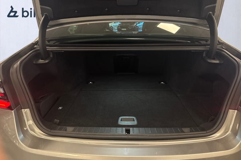 Bild 4 av BMW 745e Steptronic M Sport/H&K/Aktiv styrning/glastak/Komfort Kampanj