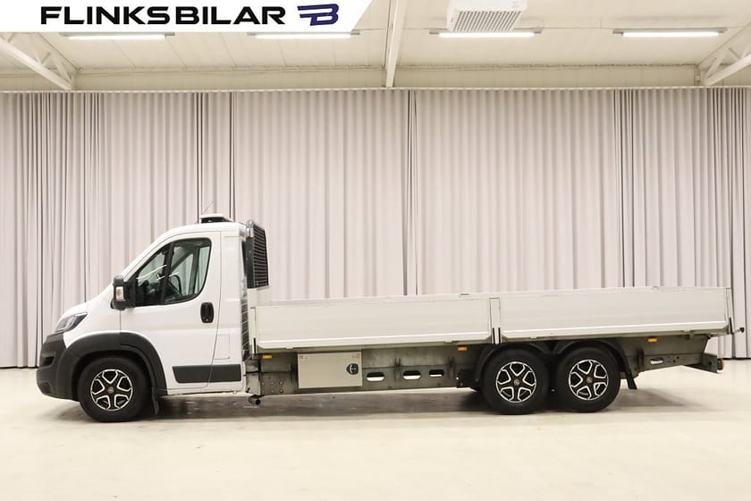 Bild 1 av Fiat Ducato Chassi Cab 2.3 160HK Långflak|Webasto|5.2m|Lastar927Kg|Nykamrem