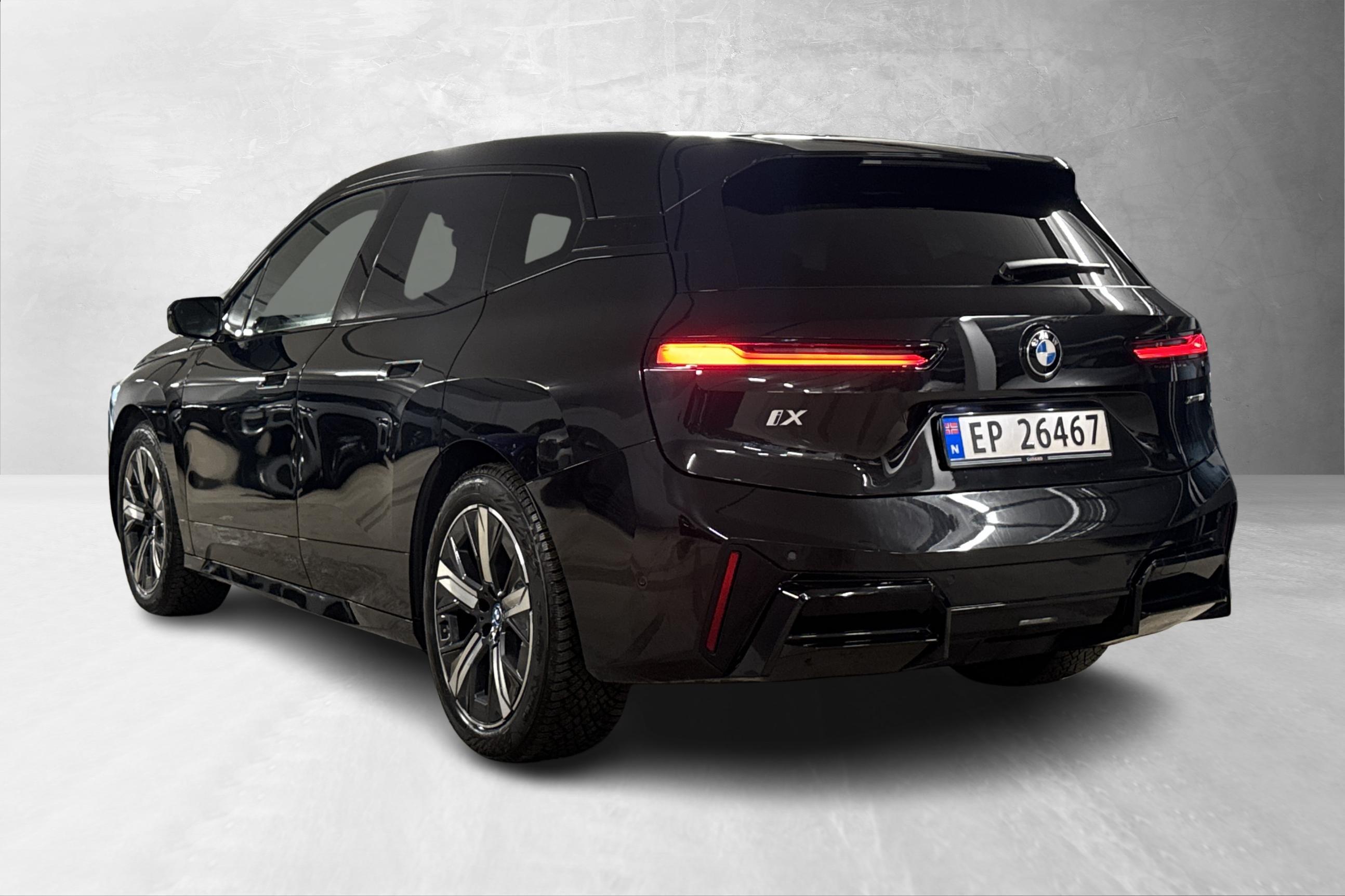 Thumnail bilde 2 av BMW iX xDrive60