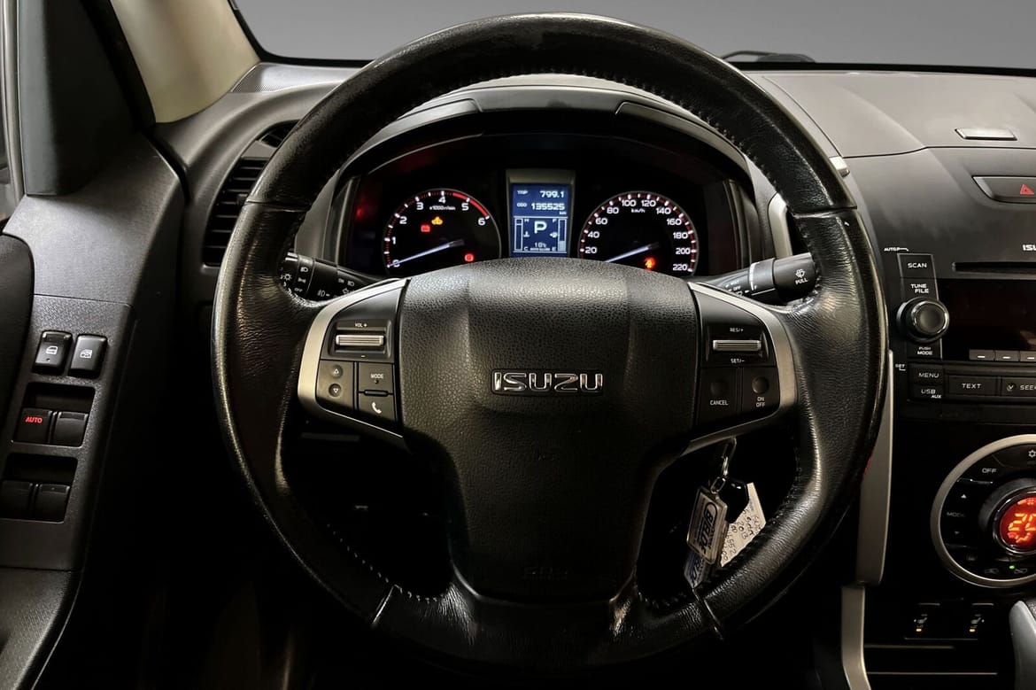 Isuzu D-Max Single Cab 2.5 4WD Automatic, 163hp, 2013