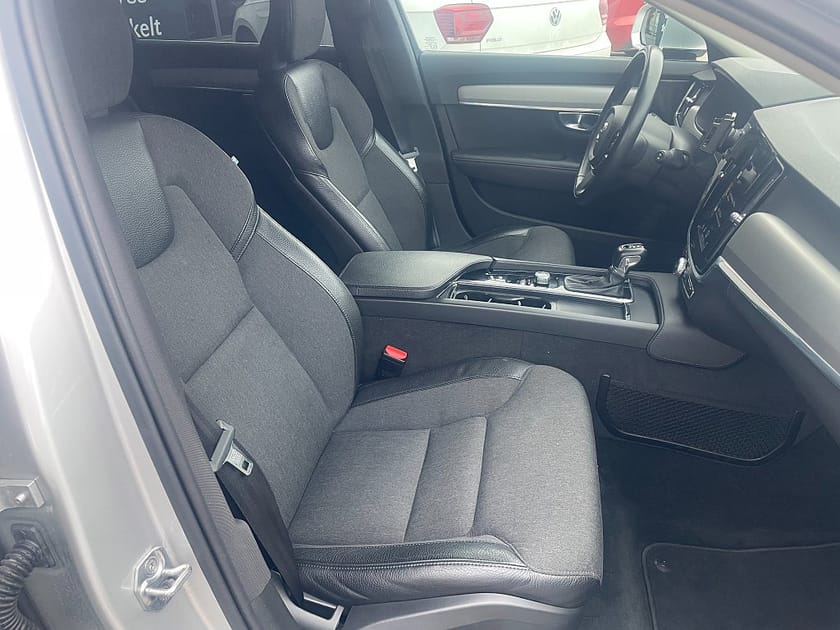 Bild 5 av Volvo V90 D4 AWD Momentum, AUT, H&K,NAV,Värmare,Backkamera