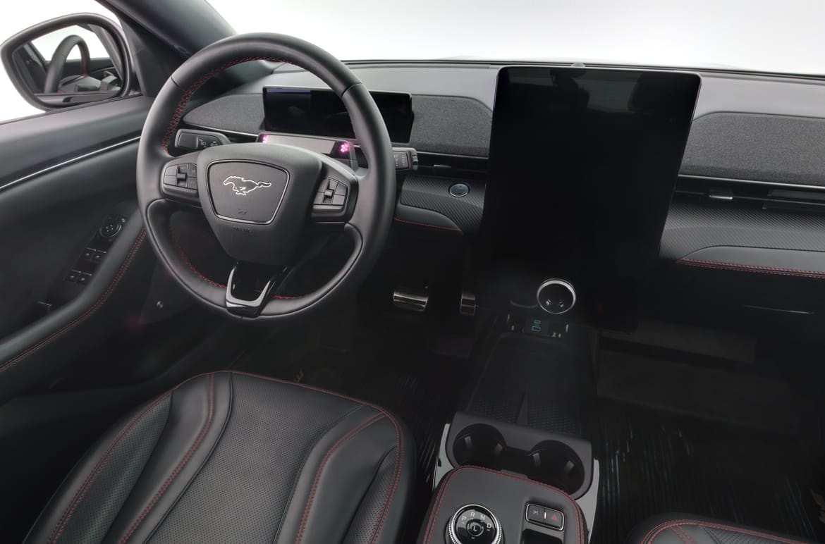Ford Mustang Mach-E 2022 - miniatyr 8
