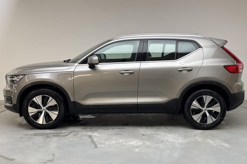Bild 2 av Volvo XC40 T4 Recharge 211hk Momentum Advanced H/K Drag
