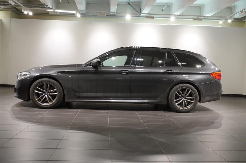 Bild 2 av BMW 530d xDrive Touring M Sport Innovation Panorama Drag H K DAP