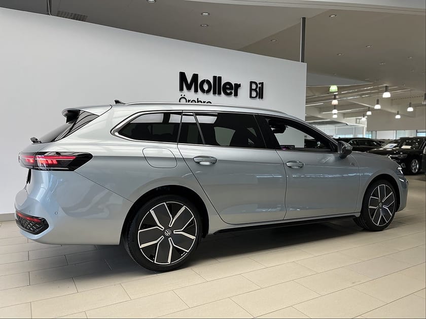 Bild 3 av Volkswagen Passat Variant eHybrid 272 DSG6 R-LINE