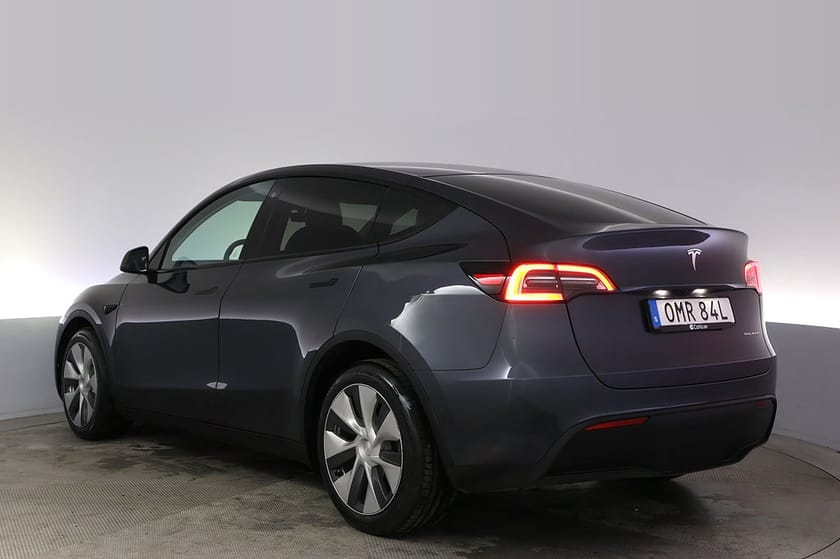 Bild 4 av Tesla Model Y Long Range AWD Autopilot Panorama