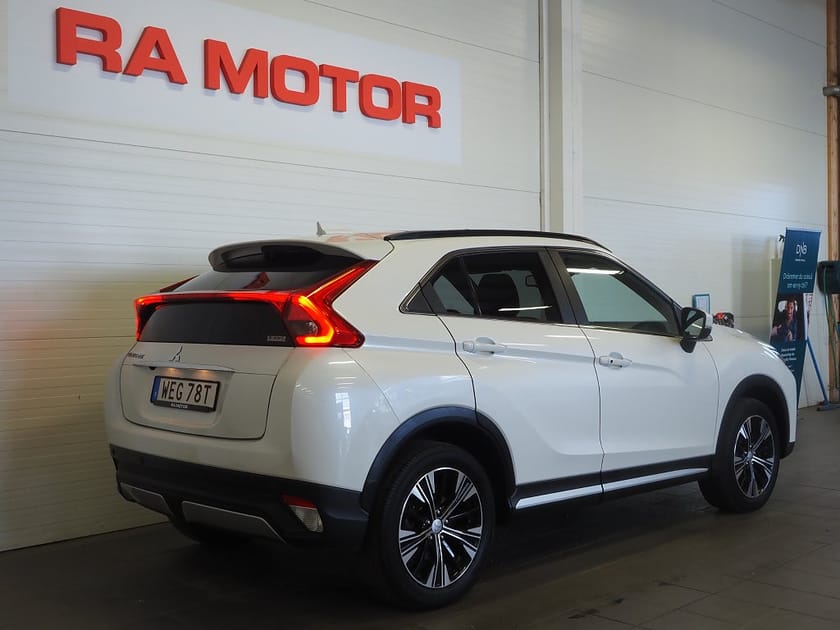 Bild 5 av Mitsubishi Eclipse Cross 1.5 T-MIVEC S-AWC CVT Intense Onyx Pano 360° Skinn HUD