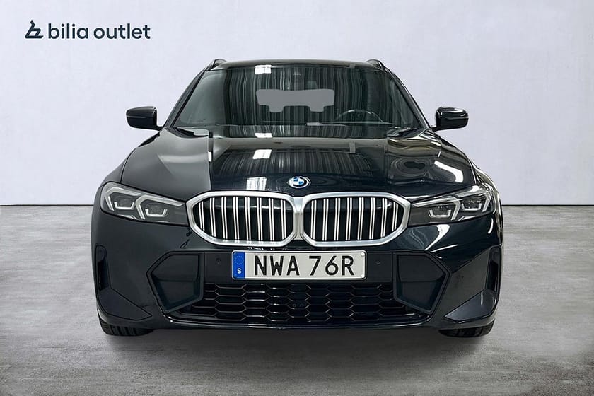 Bild 3 av BMW 330e xDrive Touring M Sport 292hk Cockpit Dragkrok