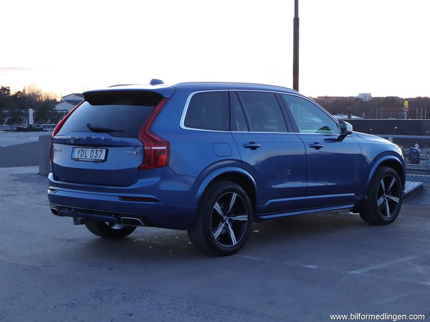 Bild 3 av Volvo XC90 D5 AWD R Design HeadUp 7-sits S/V-hjul GPS