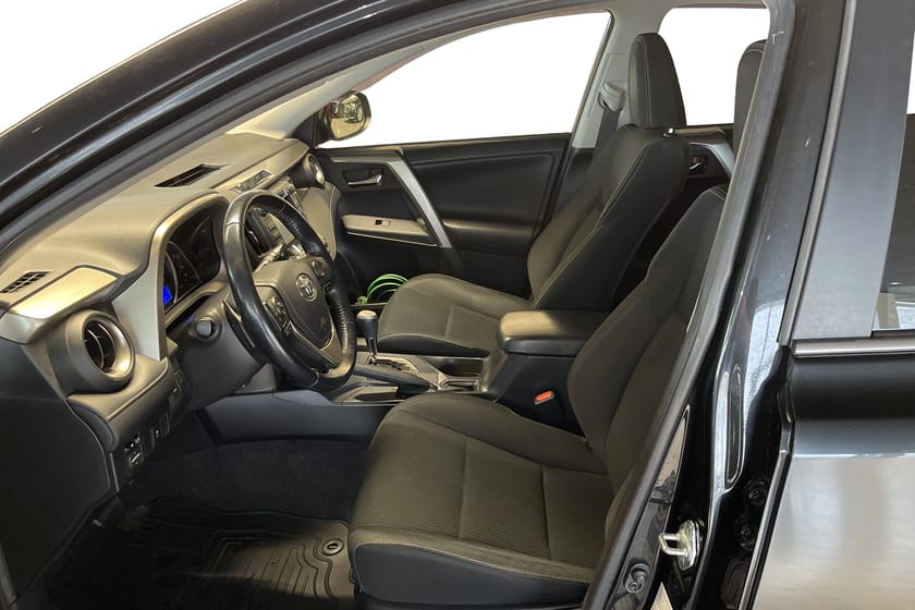 Bild 3 av Toyota RAV4 Motorvärmare / Drag / Vinterhjul / Sommarhjul