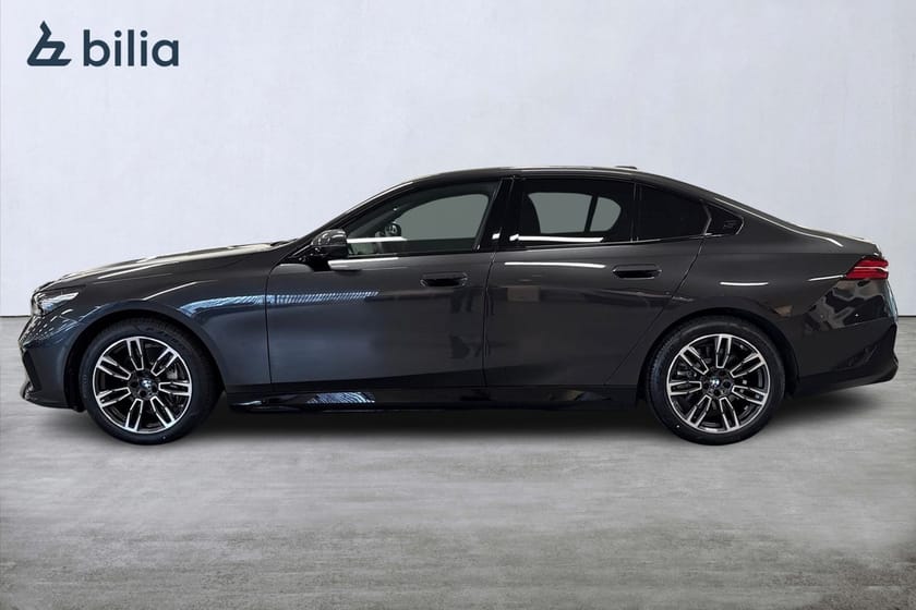 Bild 3 av BMW i5 xDrive40 Sedan xDrive 40 M-sport | H&K | Drag | Aktiv farth. | 19"