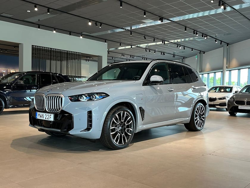 Bild 1 av BMW X5 xDrive50e M Sport D/A Pro H/K Panorama Luftfjädring