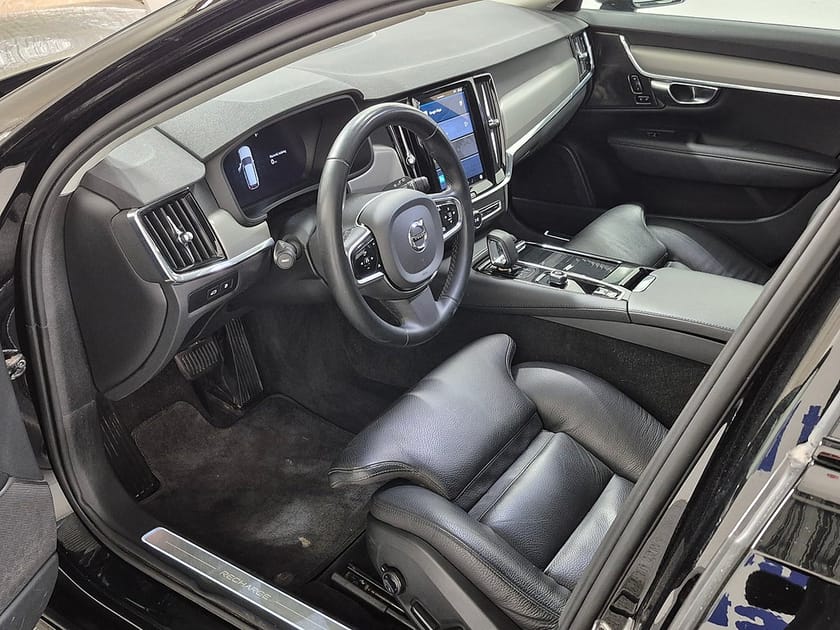 Bild 2 av Volvo V90 T6 Recharge Plus Dark plug in AWD 350HK 4x4 Läder