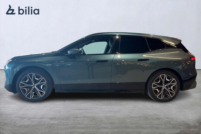 Bild 3 av BMW iX xDrive50 Sportpaket/H/K/Laser/Drag/Adaptiv fart/Rattvär