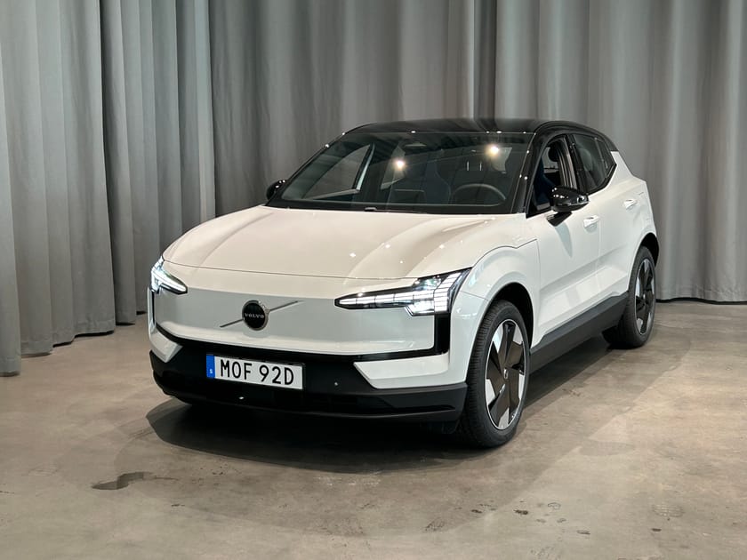Bild 1 av Volvo EX30 Single Motor Extended Range M R Plus Edition Redo För Omg Leverans