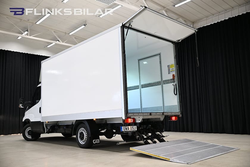 Bild 2 av Iveco Daily 35-140 Chassi Cab 136HK Automat|Volymskåp|BG-Lyft|Sidodörr|Backkamera