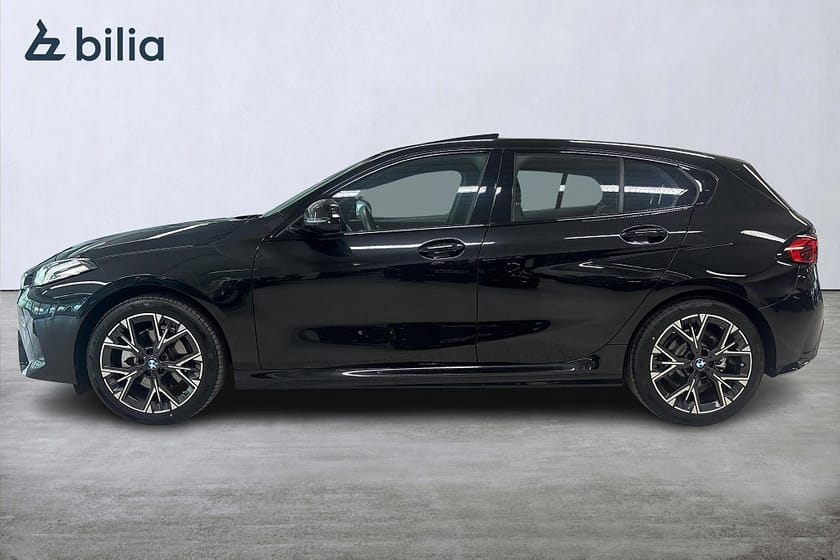 Bild 3 av BMW 120 Aut M-Sport | Panorama | Rattvärme | Backkamera